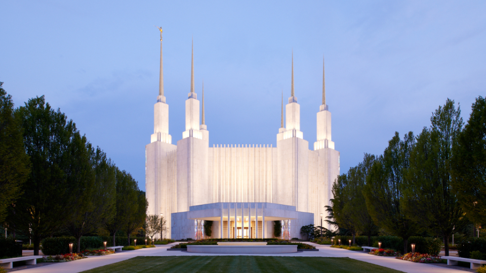 Front view of the Washington D.C Temple
